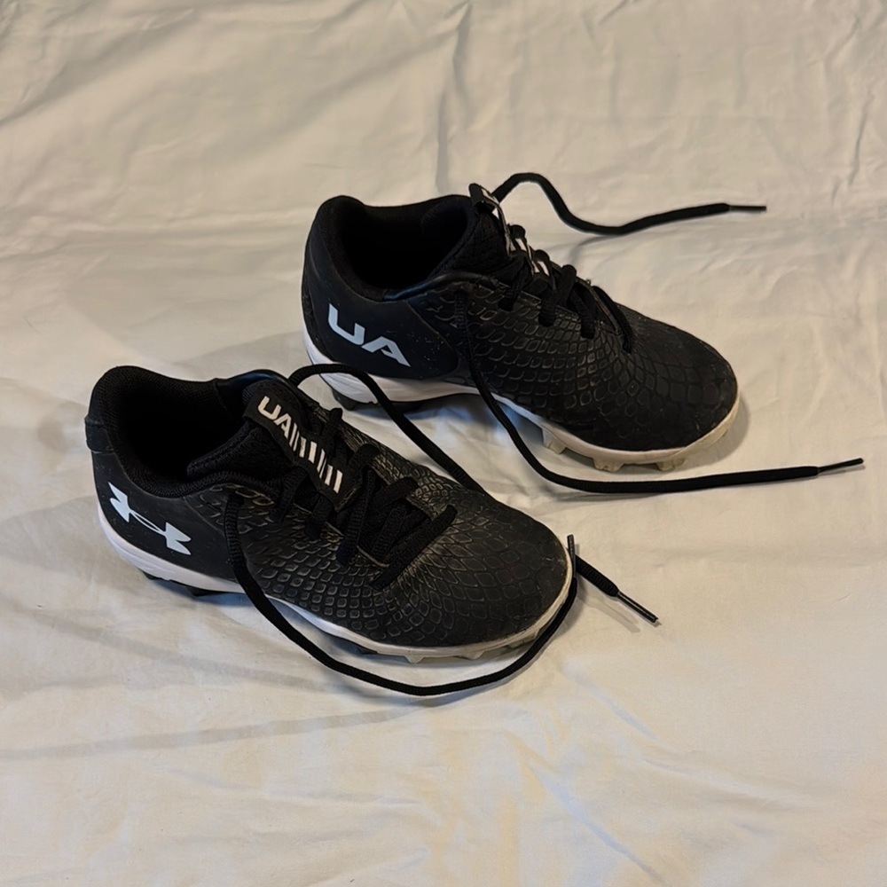 Under Armour Little Boys baseball Cleats